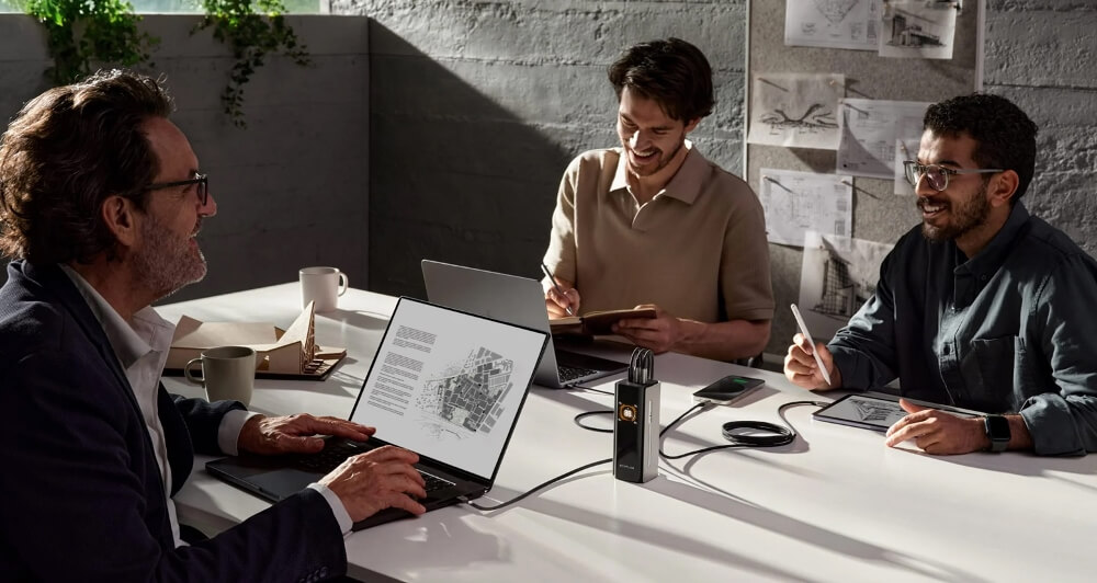 НА совещании